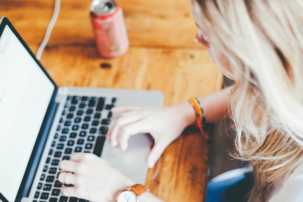 Comment parcourir le web à la recherche d'infos insolites ?